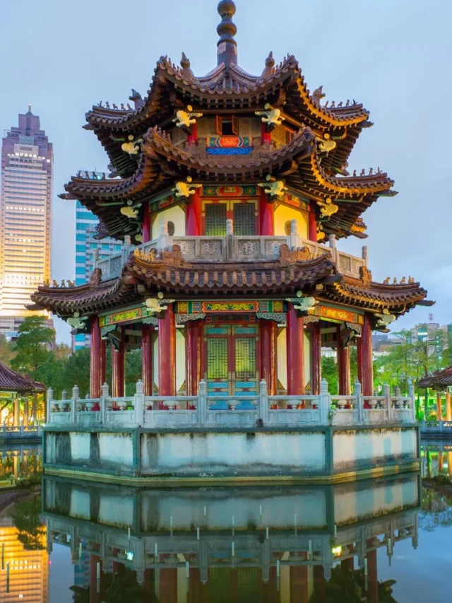 Night-view-Taipei-Peace-Memorial-Park